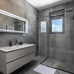 New! Luxury Valmera - 50 M2 Heated Pool *