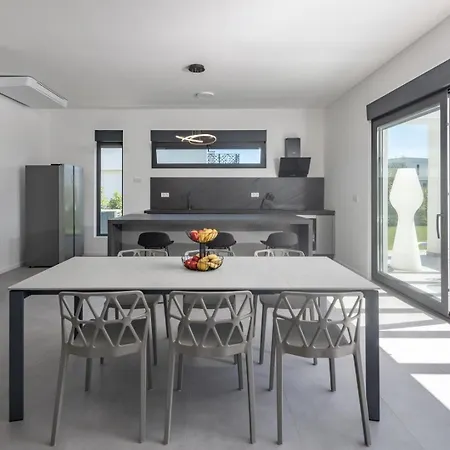 New! Luxury Valmera - 50 M2 Heated Pool