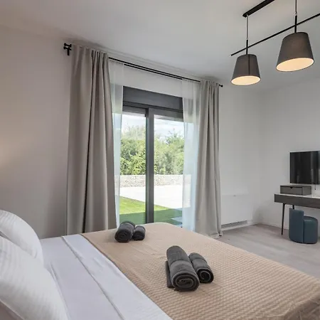 New! Luxury Valmera - 50 M2 Heated Pool * Juršići