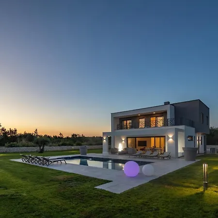 New! Luxury Valmera - 50 M2 Heated Pool Villa