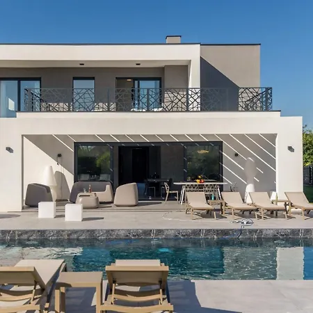 New! Luxury Valmera - 50 M2 Heated Pool Villa