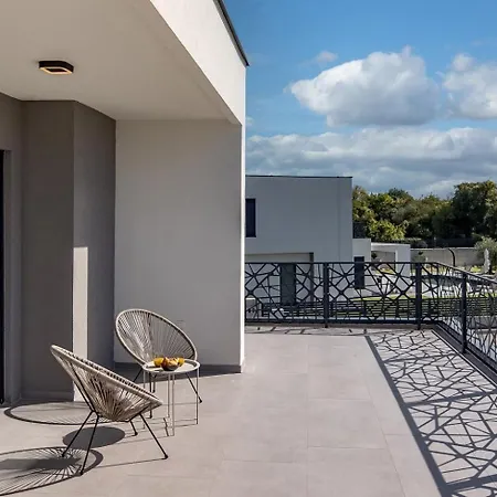 New! Luxury Valmera - 50 M2 Heated Pool Juršići